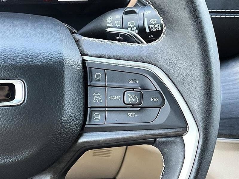 Used 2024 Jeep Grand Cherokee L Limited w/ Black Appearance Package AWD/4WD image 25