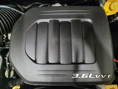 Used 2018 Dodge Grand Caravan SXT image 30