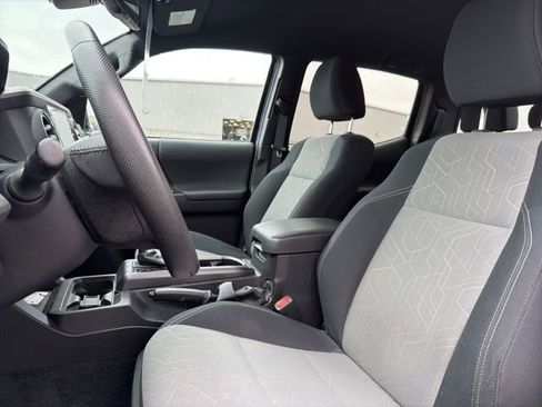 Used 2023 Toyota Tacoma TRD Off-Road image 15