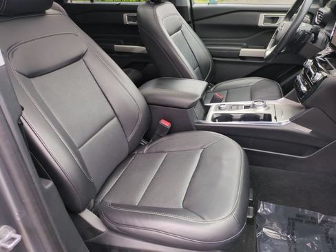 Used 2021 Ford Explorer Limited w/ Equipment Group 301A AWD/4WD image 36