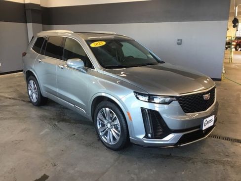 Used 2025 Cadillac XT6 Premium Luxury image 2