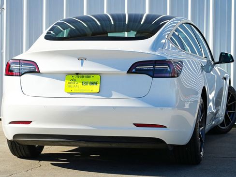 Used 2021 Tesla Model 3 Standard Range Plus image 5