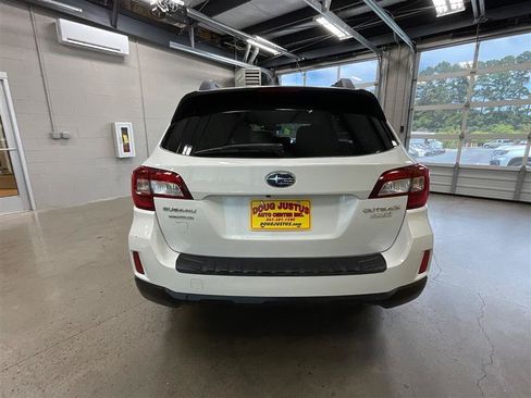 Used 2017 Subaru Outback 2.5i Premium w/ Popular Package #1 AWD/4WD image 4