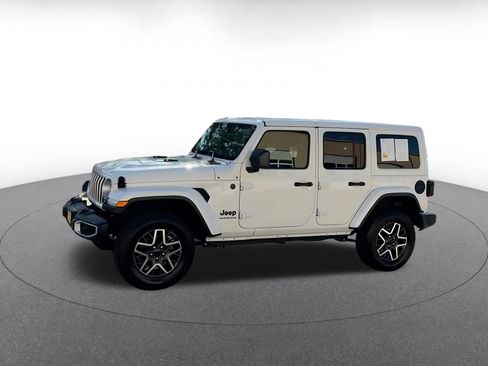 Used 2025 Jeep Wrangler Unlimited Sahara AWD/4WD image 8