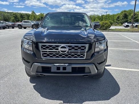 Used 2022 Nissan Frontier SV AWD/4WD image 2