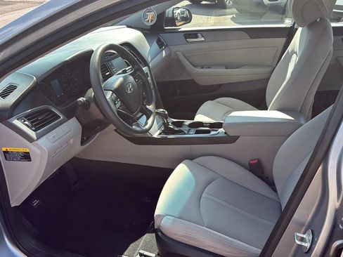Used 2015 Hyundai Sonata SE w/ Option Group 09 FWD image 9