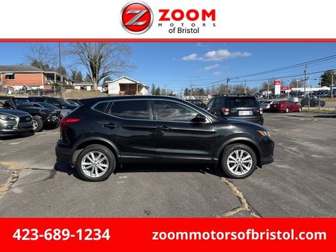 Used 2018 Nissan Rogue Sport S image 1