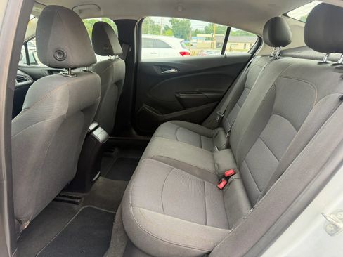 Used 2017 Chevrolet Cruze LS FWD image 11