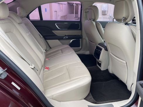 Used 2017 Lincoln Continental Select image 23