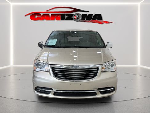Used 2015 Chrysler Town & Country Limited Platinum FWD image 13