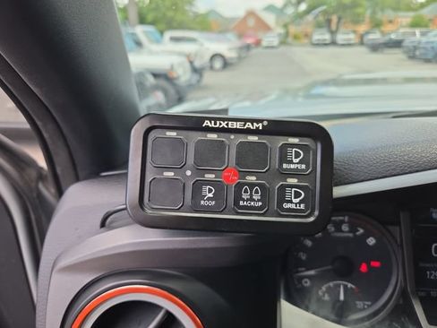 Used 2019 Toyota Tacoma TRD Sport AWD/4WD image 26