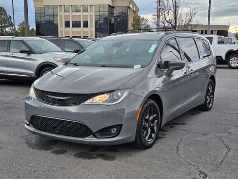 Used 2020 Chrysler Pacifica Touring-L Plus image 10