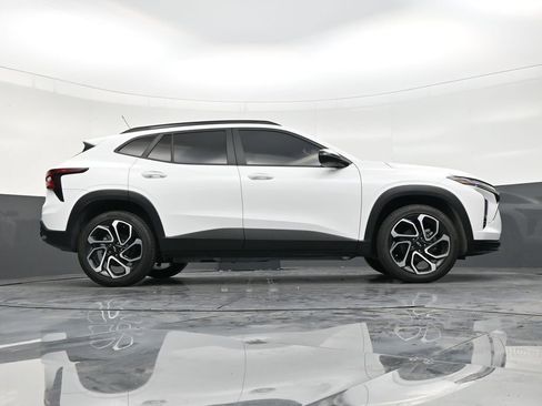 Used 2025 Chevrolet Trax RS w/ Driver Confidence Package image 26