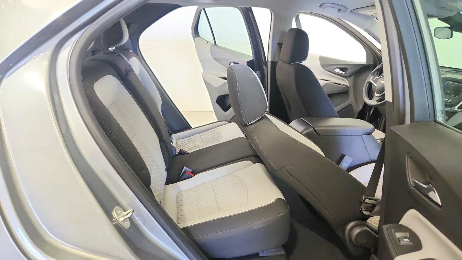 Used 2023 Chevrolet Equinox LS FWD image 26