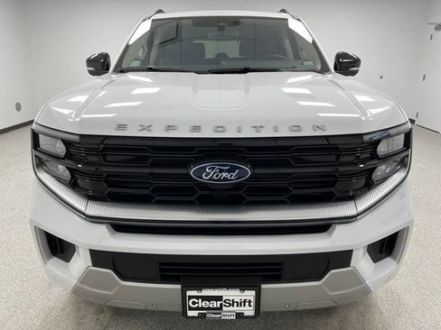 Used 2025 Ford Expedition Platinum AWD/4WD image 3