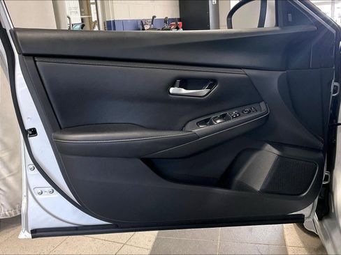 Used 2023 Nissan Sentra SV image 9