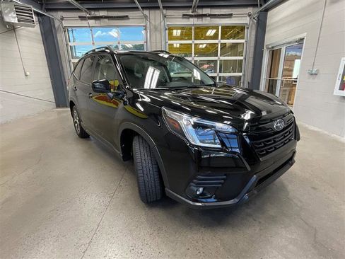 Used 2024 Subaru Forester Premium AWD/4WD image 7