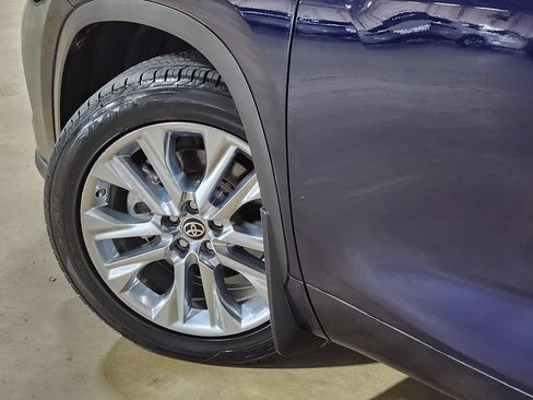 Used 2022 Toyota Highlander Limited FWD image 23