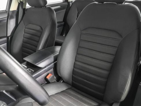 Used 2019 Ford Fusion SE image 22