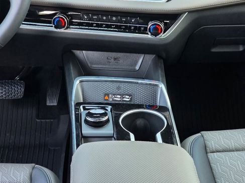 New 2026 Chevrolet Equinox LT w/ Convenience Package II image 13