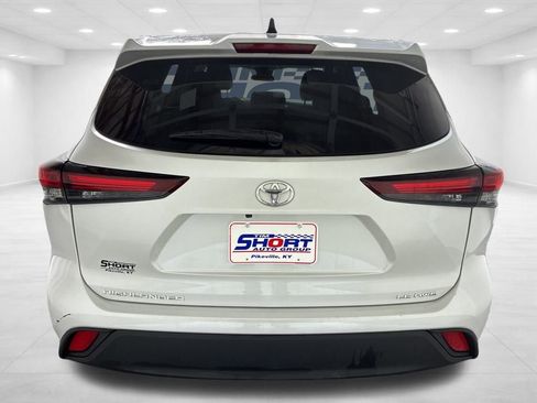 Used 2024 Toyota Highlander LE image 5