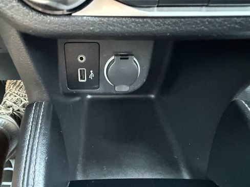 Used 2019 Nissan Kicks SR FWD image 32