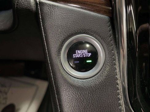 Used 2015 Cadillac Escalade Premium image 30