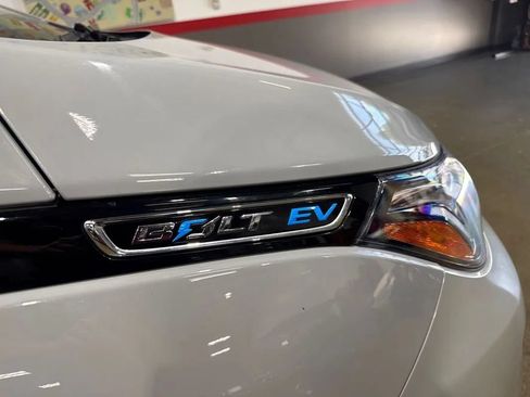 Used 2020 Chevrolet Bolt Premier w/ Infotainment Package FWD image 74