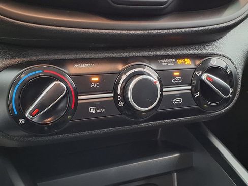 Used 2024 Kia Soul LX w/ Option Group 015 FWD image 9