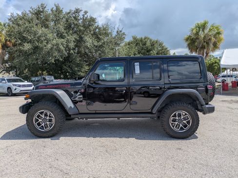 Used 2025 Jeep Wrangler Unlimited Rubicon w/ Convenience Group AWD/4WD image 8