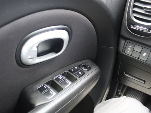Used 2017 Kia Soul image 28