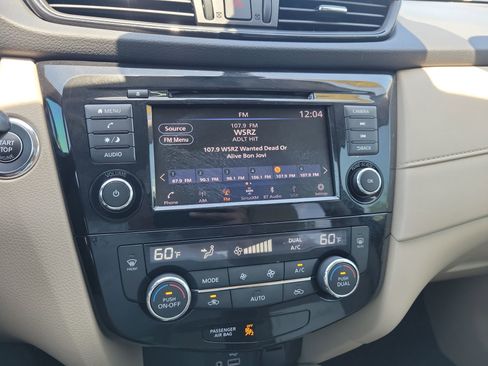 Used 2019 Nissan Rogue SV FWD image 31