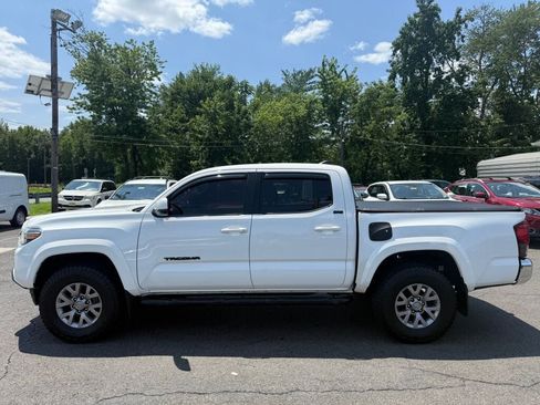 Used 2018 Toyota Tacoma SR5 AWD/4WD image 4