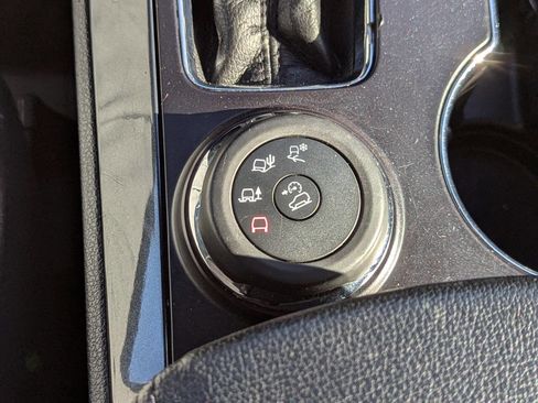 Used 2017 Ford Explorer XLT w/ Equipment Group 202A image 24