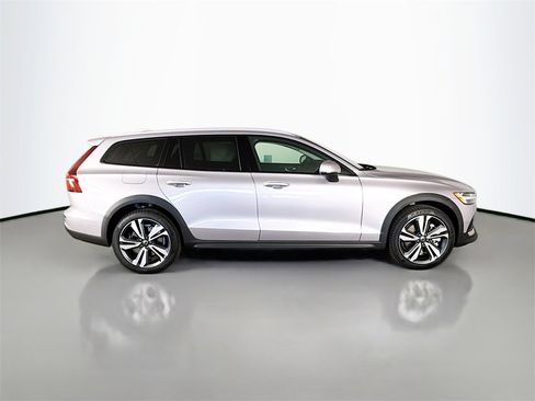 New 2026 Volvo V60 B5 Cross Country Plus w/ Climate Package image 8