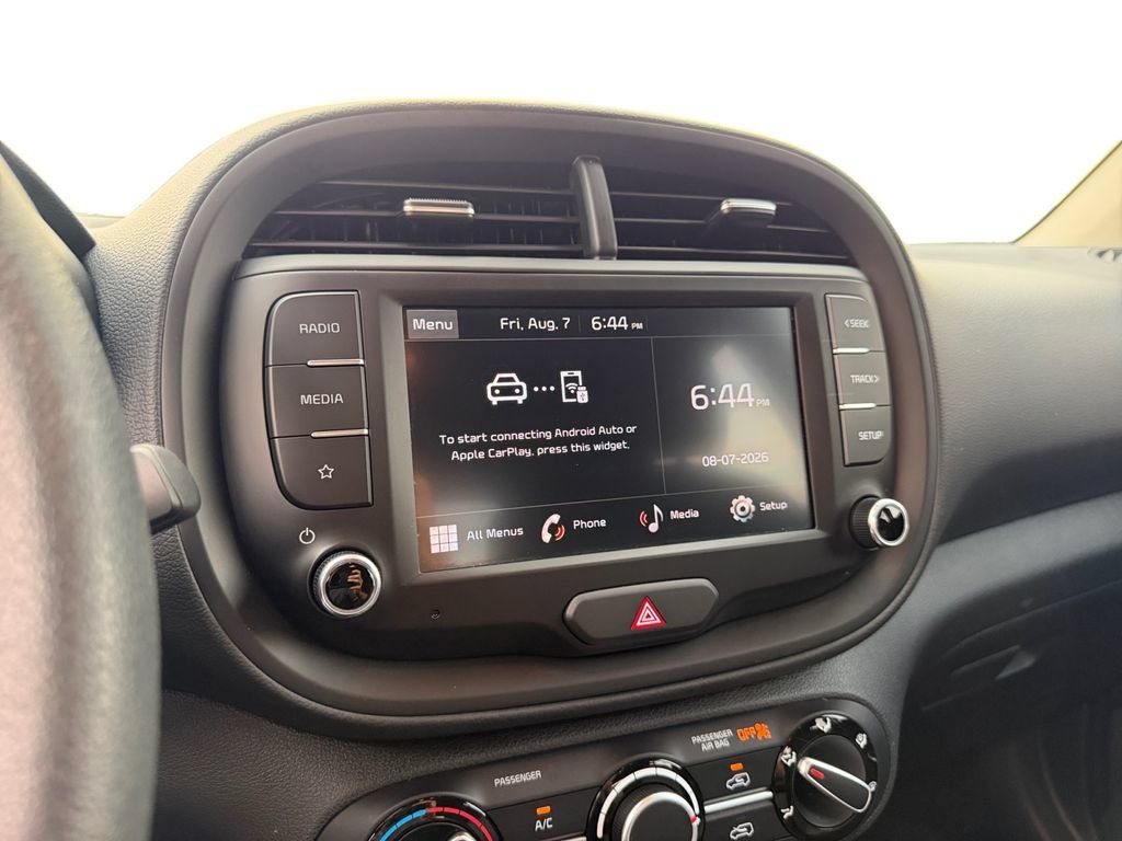 Used 2025 Kia Soul LX w/ LX Technology Package FWD image 14