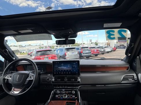 Certified 2023 Lincoln Navigator Reserve AWD/4WD image 28