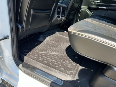 Used 2019 RAM 1500 Laramie AWD/4WD image 28
