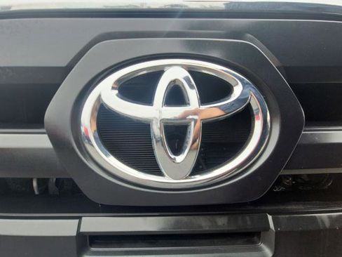 Used 2017 Toyota Tacoma SR5 image 27