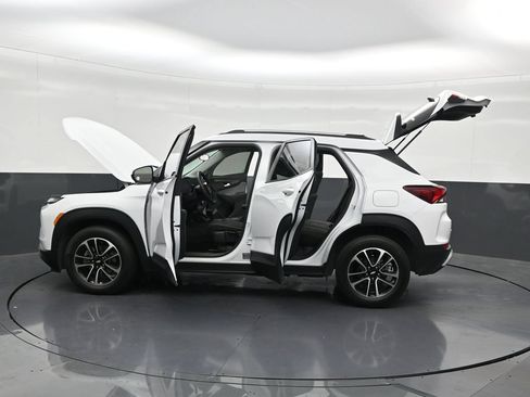 Used 2024 Chevrolet TrailBlazer LT FWD image 34