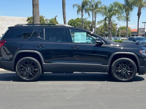 Used 2023 GMC Acadia SLE w/ Driver Convenience Package FWD image 3