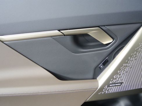 New 2026 BMW i5 eDrive40 w/ M Sport Package image 13