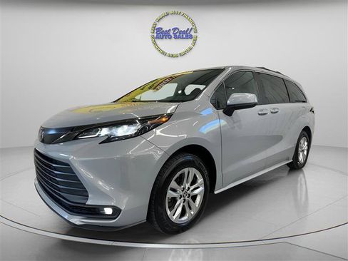 Used 2023 Toyota Sienna XLE Woodland Edition AWD/4WD image 1