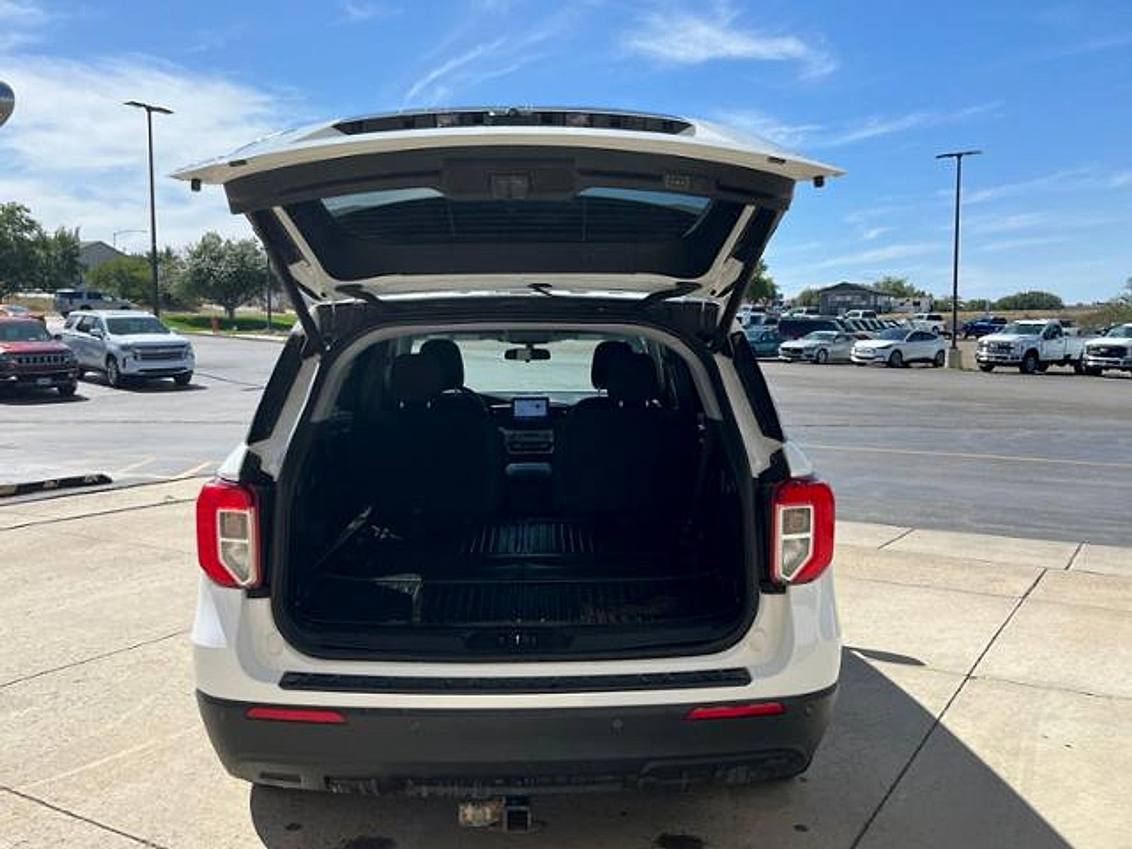 Used 2022 Ford Explorer XLT AWD/4WD image 7