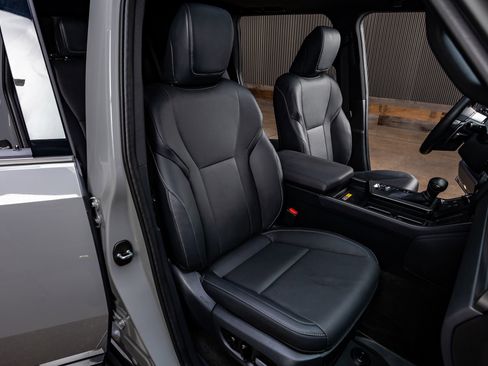 Used 2024 Lexus GX 550 w/ Accessory Package (Z1) AWD/4WD image 32