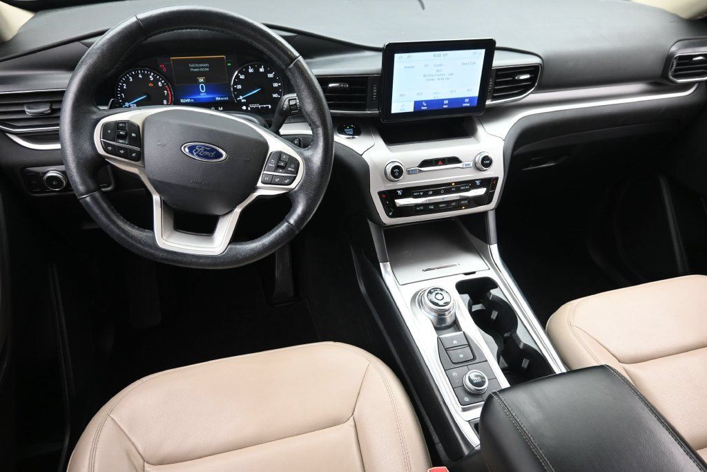 Used 2020 Ford Explorer XLT w/ Equipment Group 202A AWD/4WD image 17