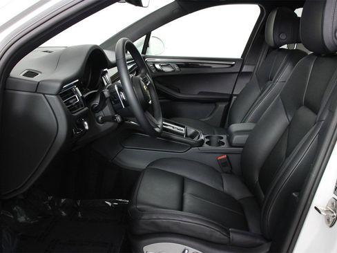 Used 2025 Porsche Macan image 5