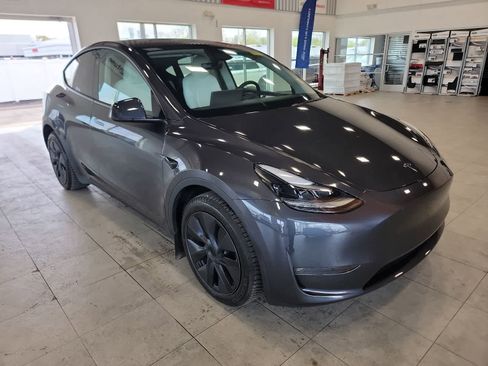 Used 2025 Tesla Model Y Long Range AWD/4WD image 5