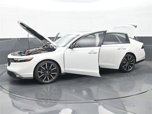 Certified 2025 Honda Accord Touring image 39