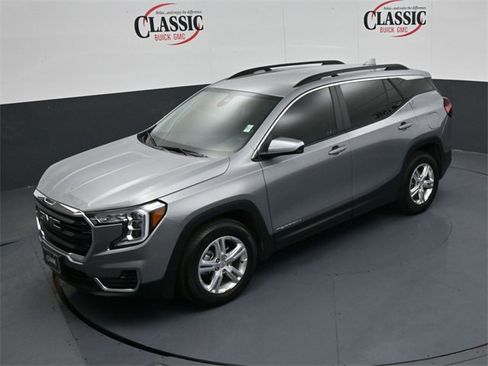 Used 2024 GMC Terrain SLE w/ Driver Convenience Package image 17